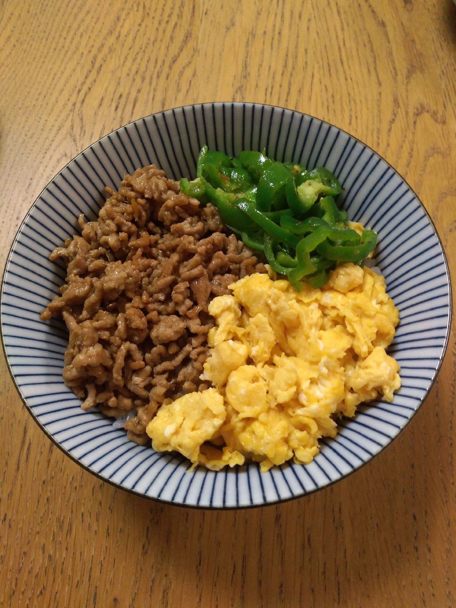 お弁当にもぴったり！三色丼