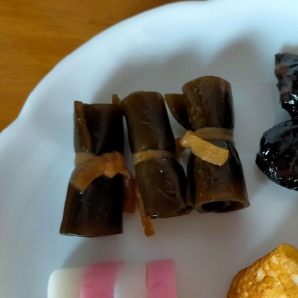 圧力鍋で柔らか！秋鮭のぱくぱくたべれる昆布巻♡
