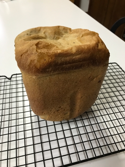 中央が萎んじゃった！！
でもふわふわで美味しかったのでまた作りたいと思います。