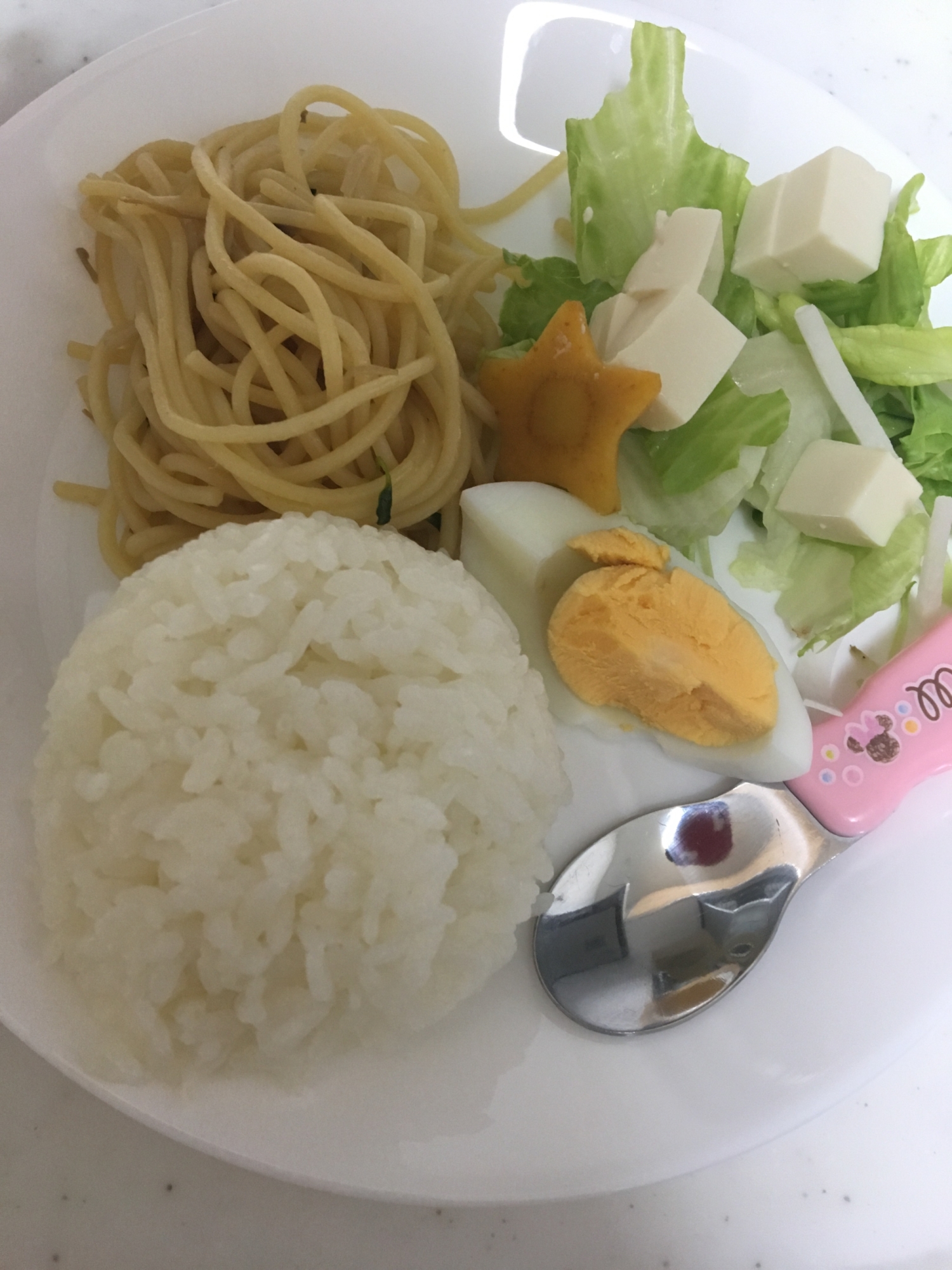 きのこ和風パスタと生野菜サラダのワンプレート☆