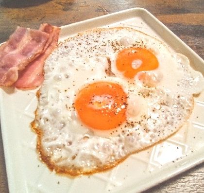 いつもありがとうございます♪
朝食にベーコンも添えてみました♪
カリカリで半熟目玉焼き♡
すごく美味しいですね♡
レシピありがとうございます(^^)v