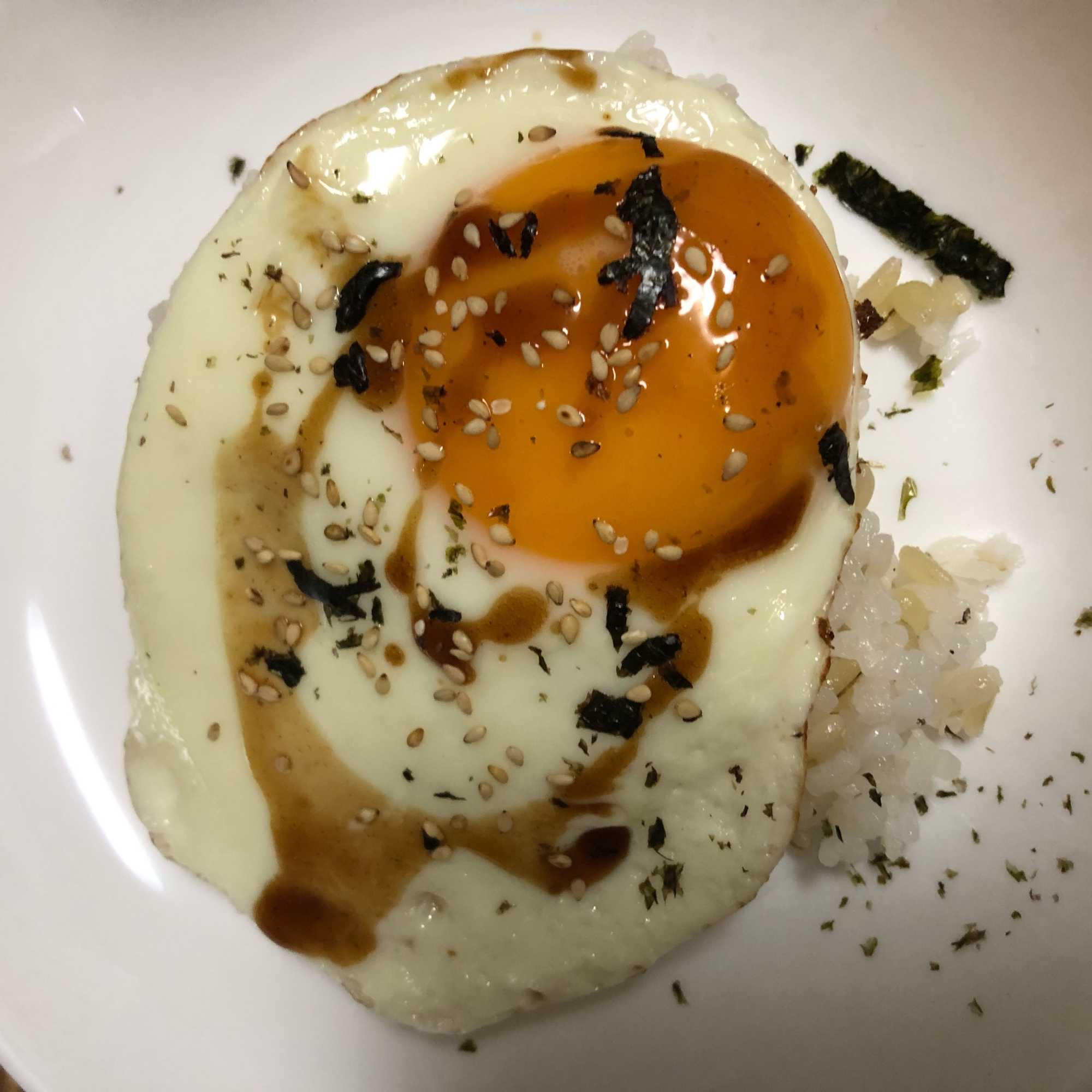 ゴマと海苔の目玉焼き丼