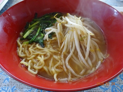 にらと花椒で中華風豚骨味噌ラーメン