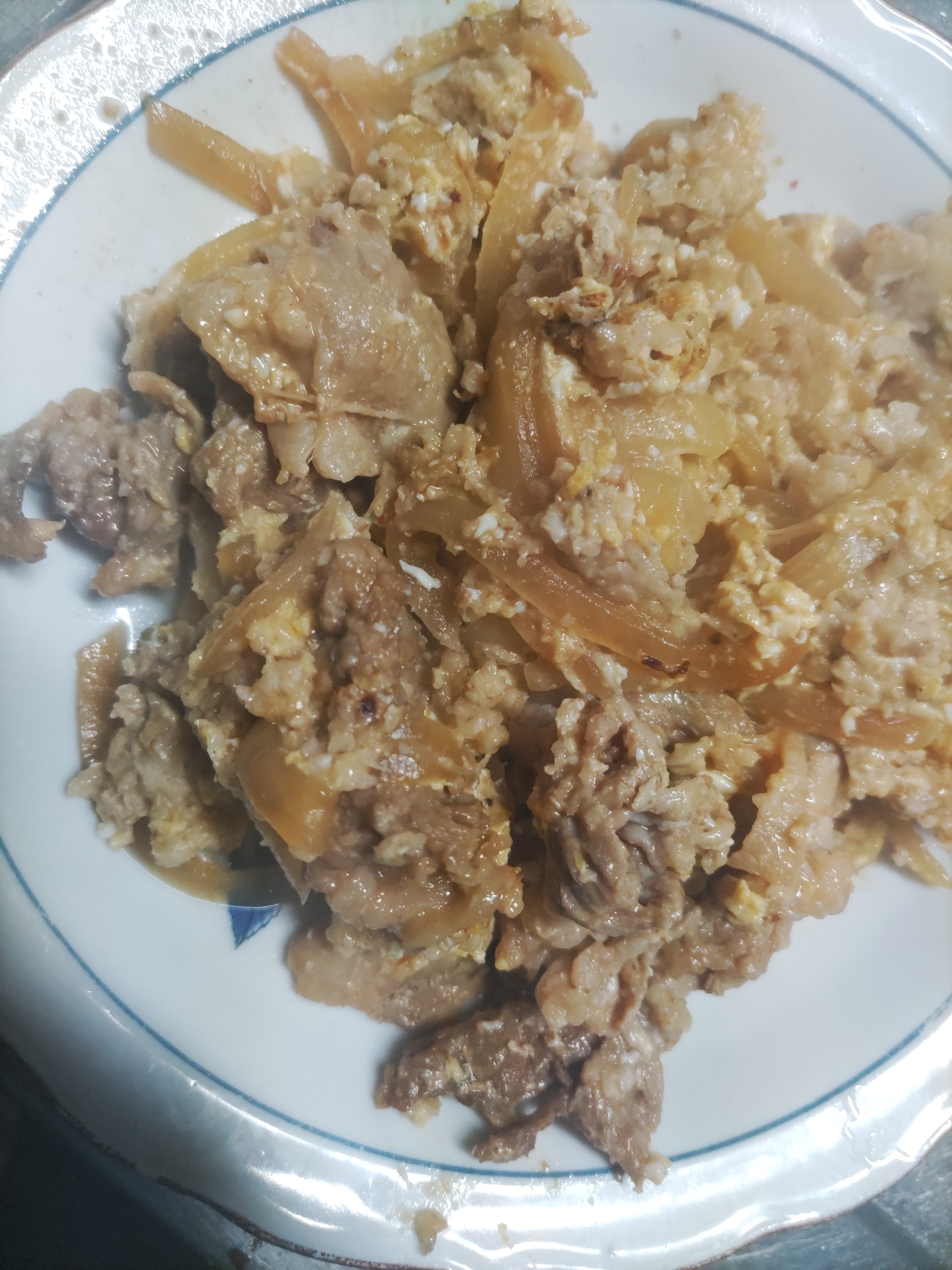 豚肉と玉ねぎとオートミールと卵の焼肉のタレ炒め
