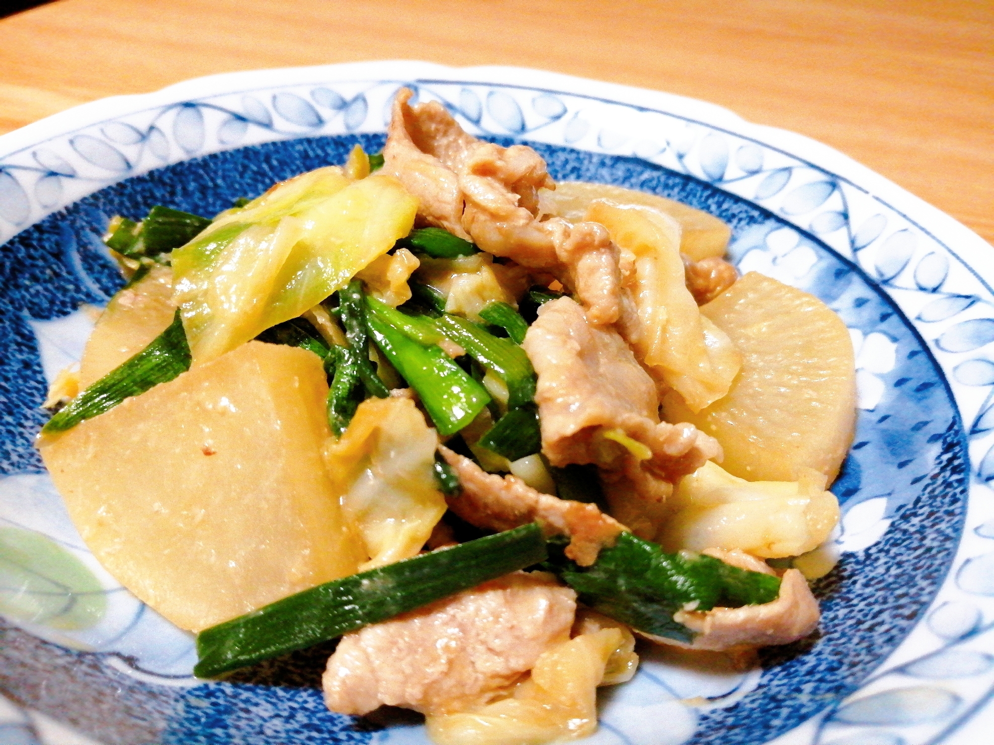 豚肉とキャベツと大根とニラの味噌炒め