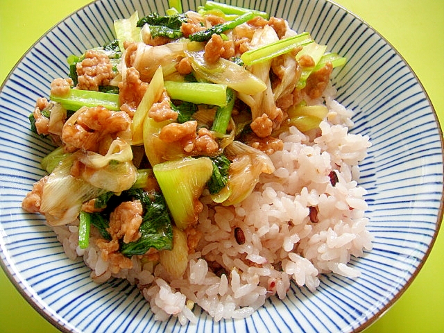 小松菜と豚そぼろの雑穀丼