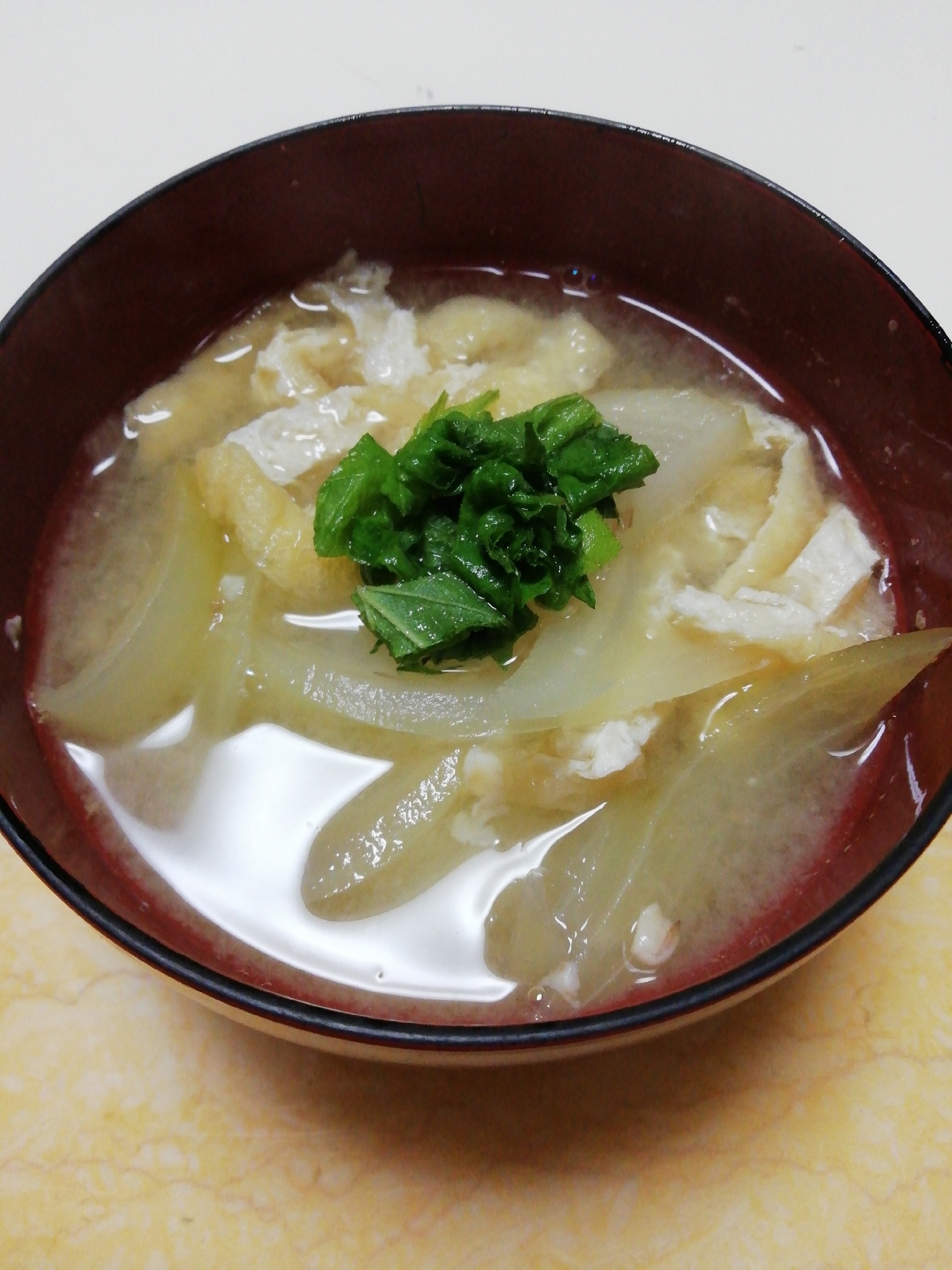 大根と玉葱と油揚げの麦味噌汁