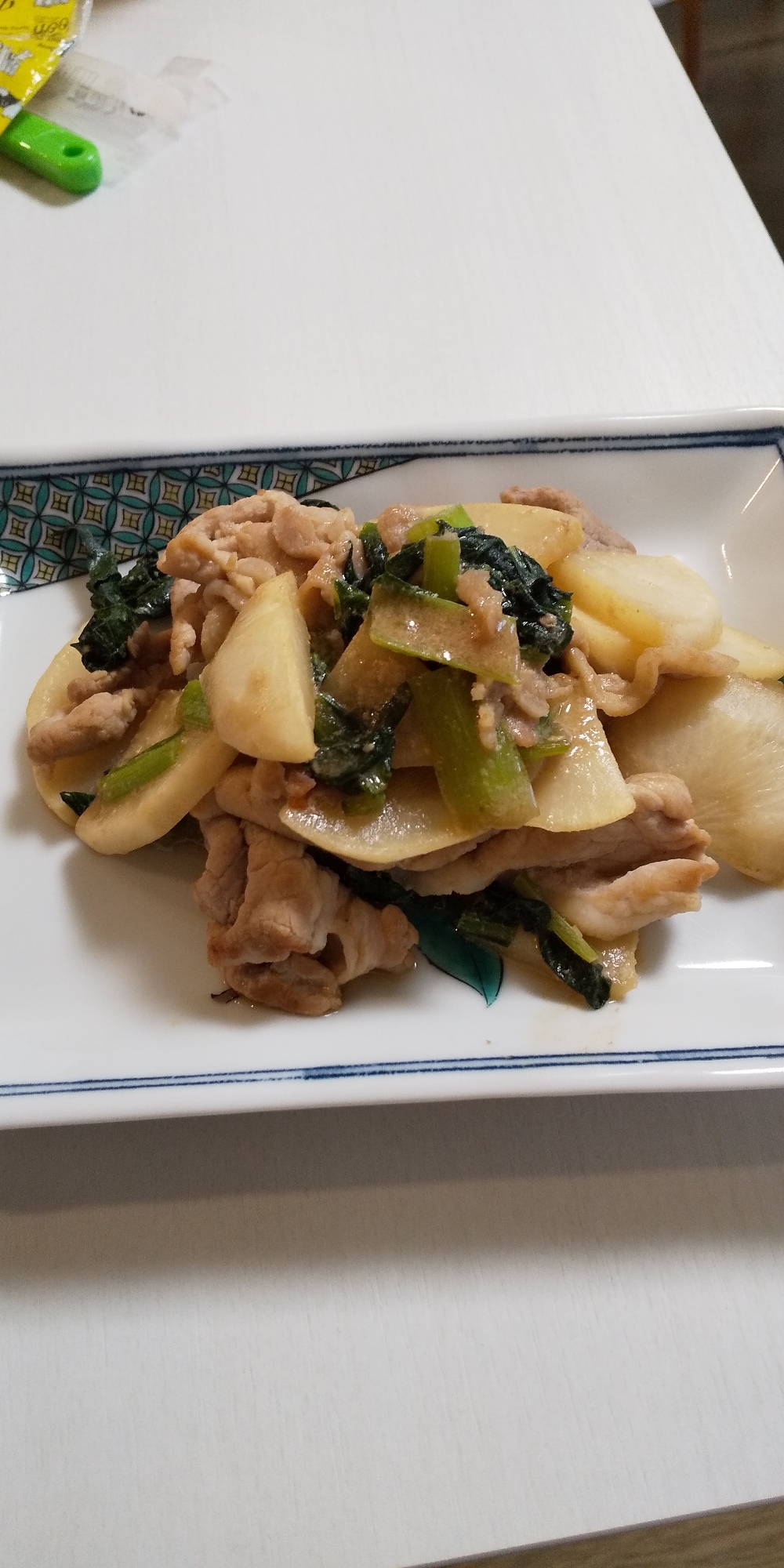 ご飯がすすむ！簡単豚肉とかぶと小松菜の炒め物☆