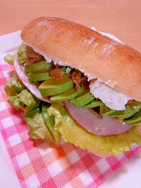 アボカドとリコッタチーズのサンドイッチ☆ランチに♪