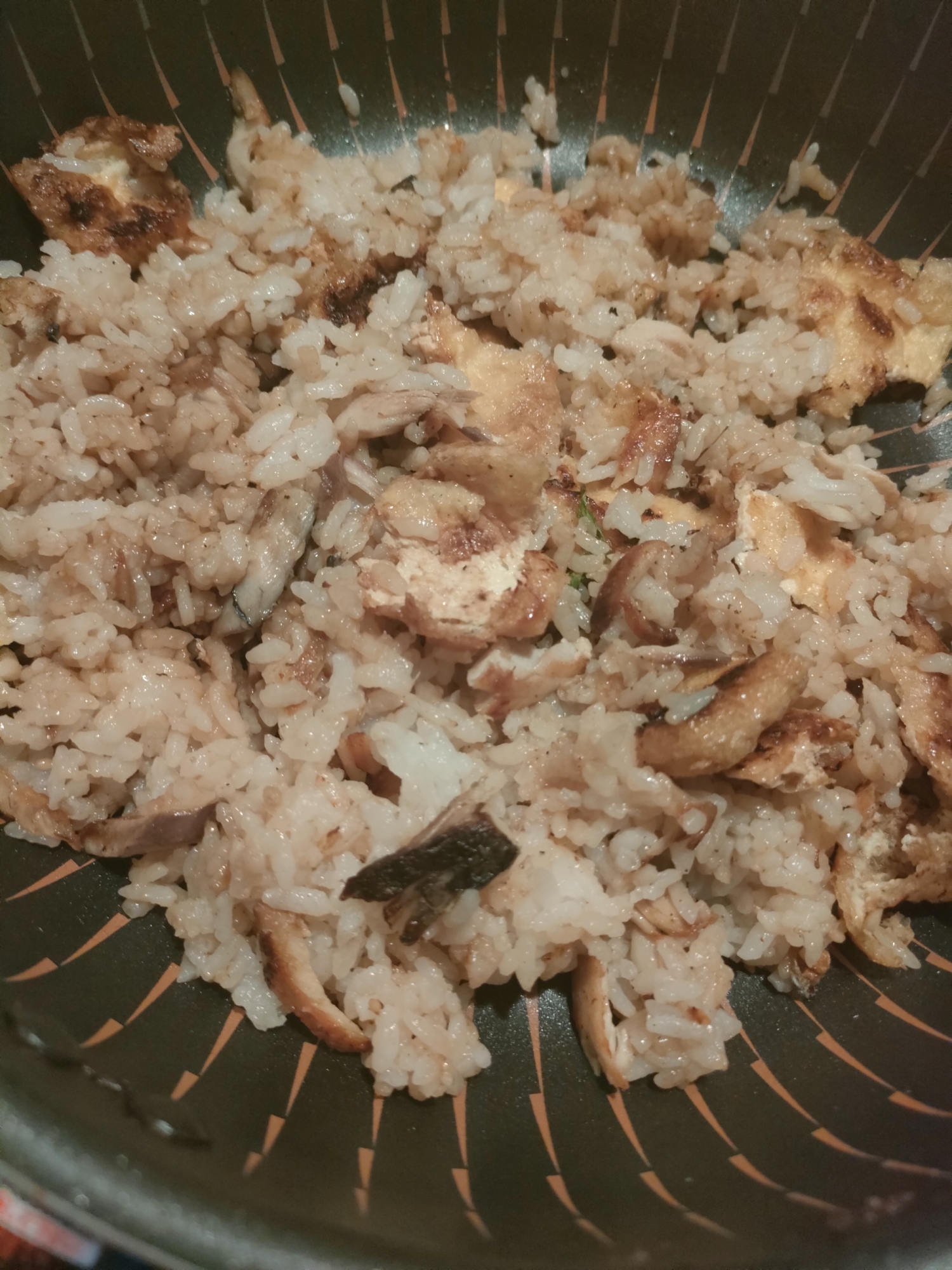 油揚げ入り・サバ混ぜご飯