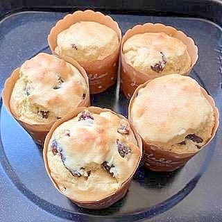 大粒干し葡萄ごろごろ　☆　レーズンのカップケーキ