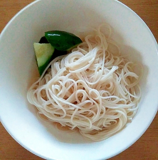 きゅうりの浅漬け付き素麺