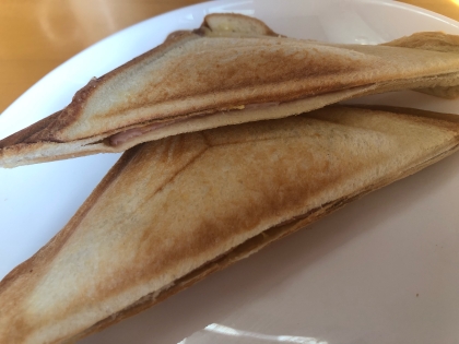 カフェ風な朝食！ハムチーズたまごのホットサンド