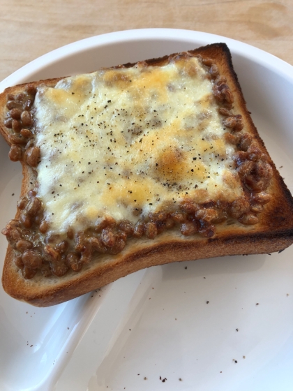 朝食に簡単♪納豆とチーズで健康トースト♪