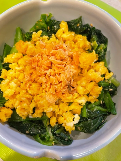 生姜がポイント♪鮭と小松菜の☆3色丼