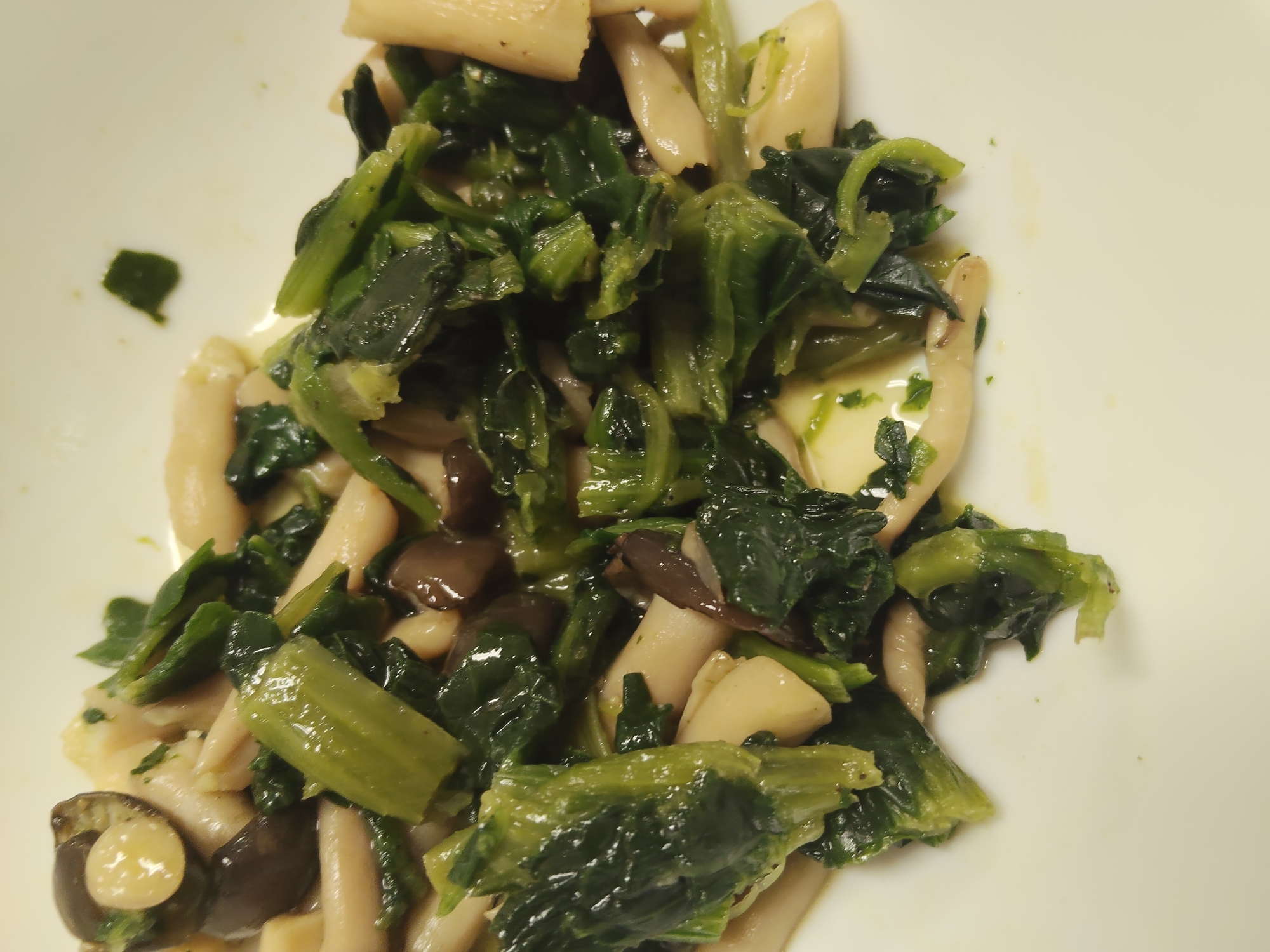 しめじとほうれん草のバター炒め