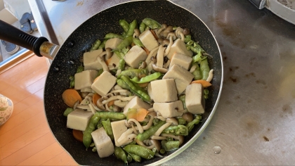 高野豆腐と絹さや人参しめじの玉子とじ