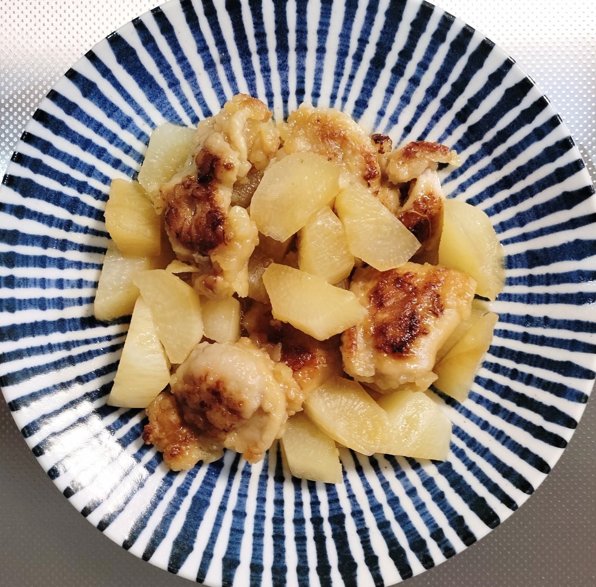 【うまっ！】唐揚げ鶏と大根の煮付け