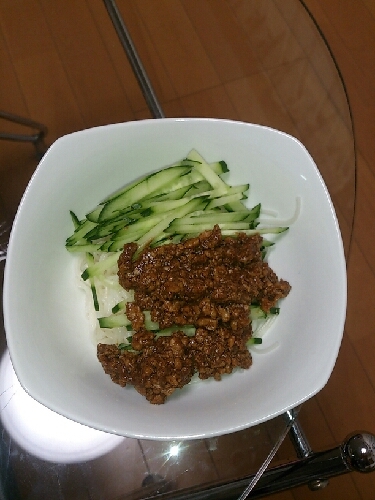 ひき肉だけ(しかも鶏むね肉)、素麺で作りました。でも美味しかった。2歳の子供もたくさん食べてくれました☆
また作ります！