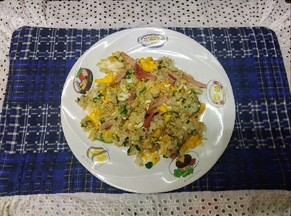 ベーコンと梅干しの卵炒飯