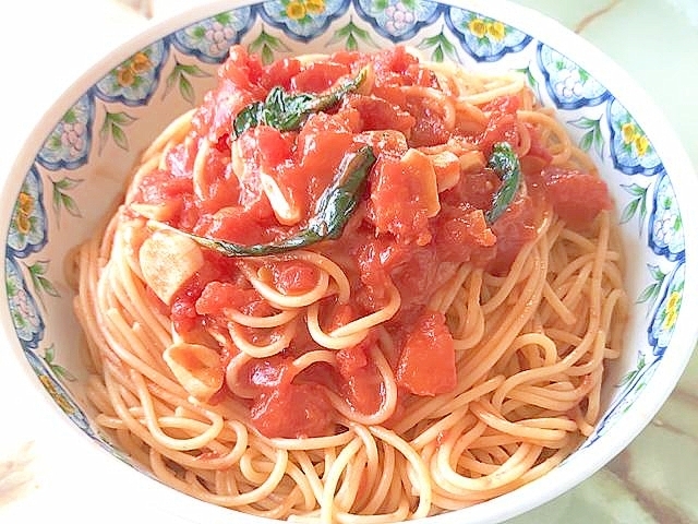 肉なし!トマト缶とガーリックのシンプルパスタ♪