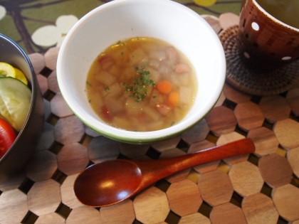 寒い季節にぴったりの、ほっこりなスープでした！！ウィンナーのお出汁が出てとても美味しかったです(*^_^*)ご馳走さまでした♪