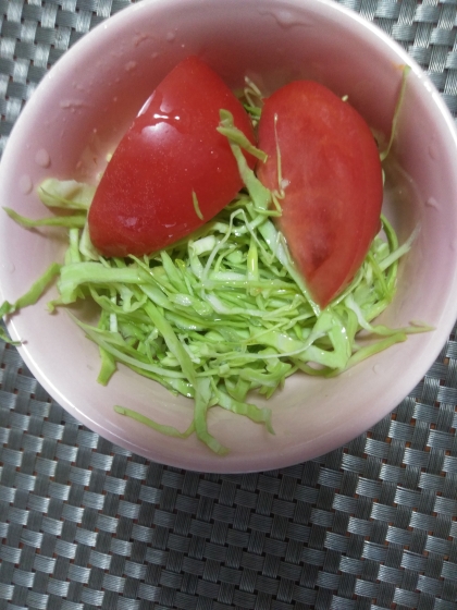 千切りキャベツとトマトのサラダ♡