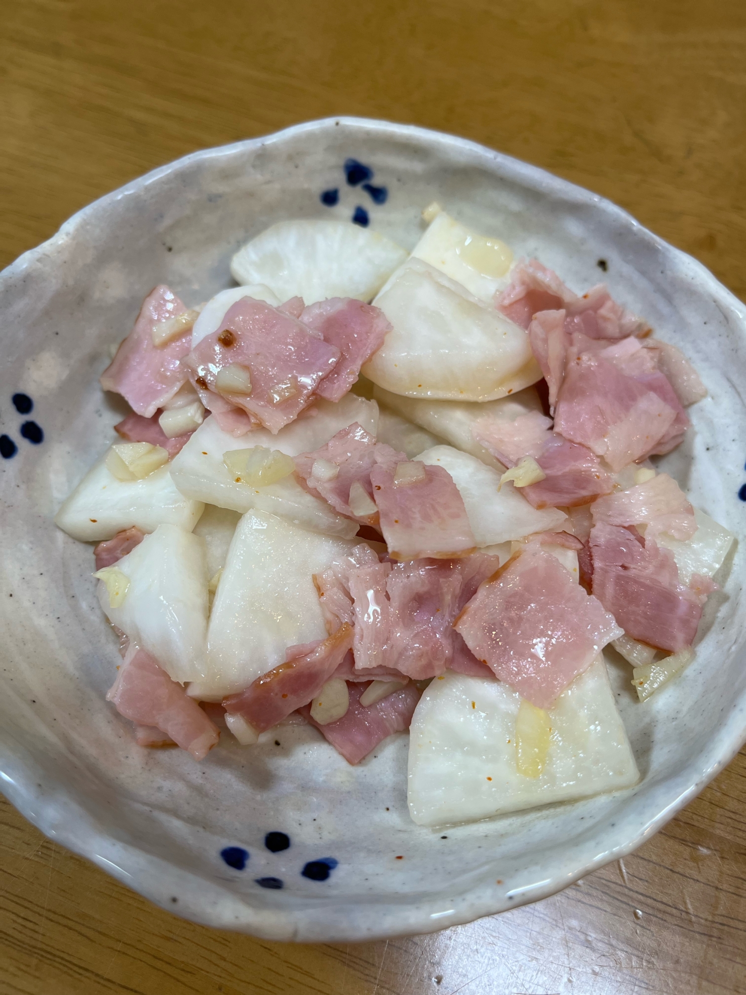 カブとベーコンのペペロンチーノ風