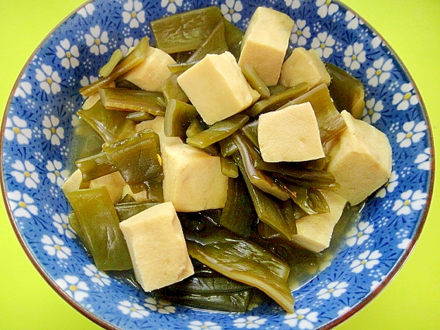高野豆腐と茎ワカメの煮物