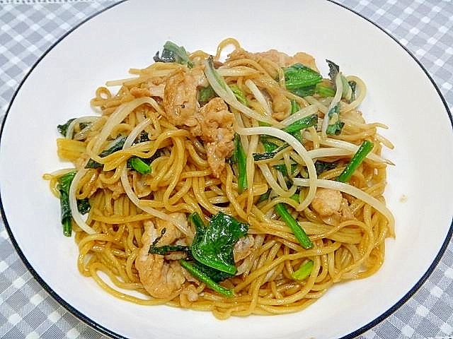 もやしとほうれん草豚肉のソース焼きそば