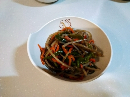 栄養たっぷり♡ピーマンとごぼうとにんじんのきんぴら