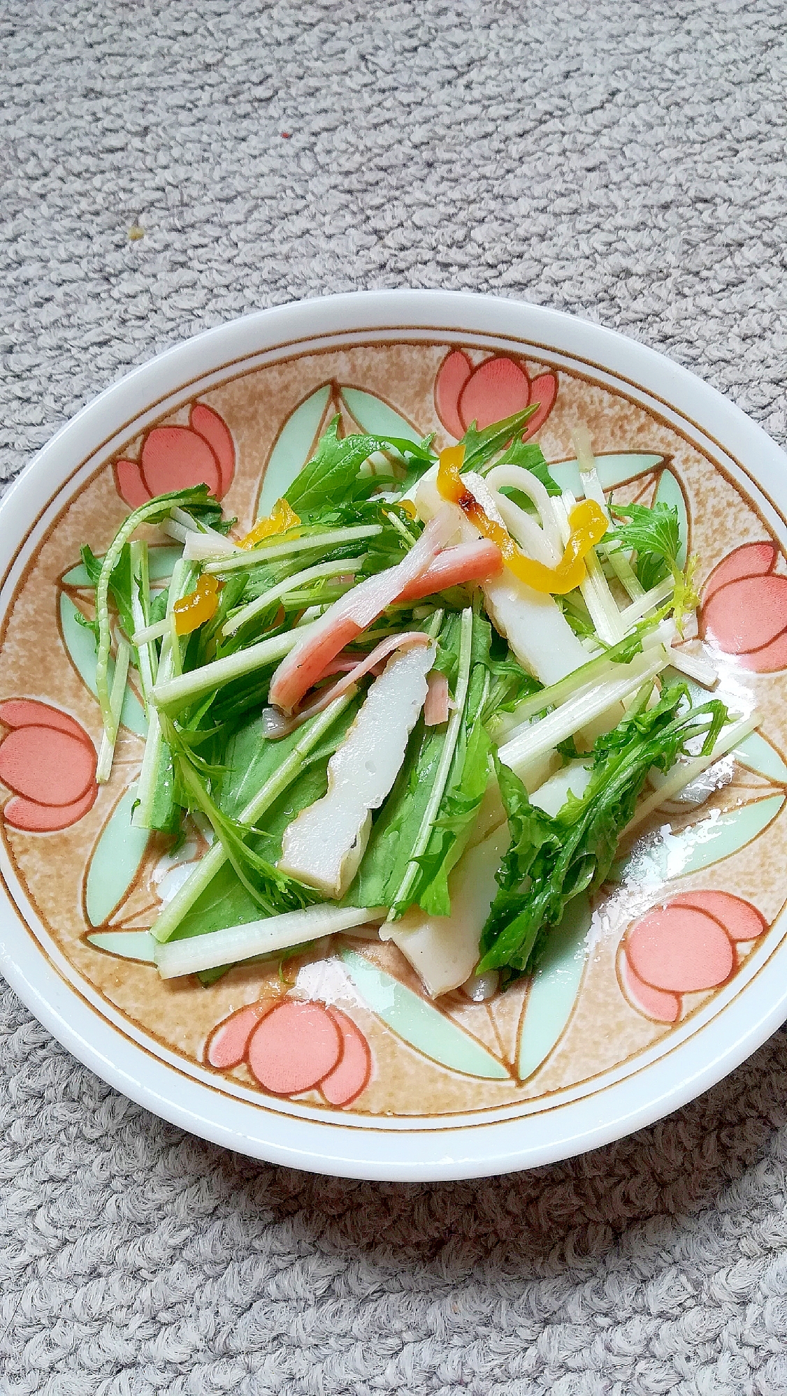 水菜と笹かまぼことたくわんとカニカマの中華和え