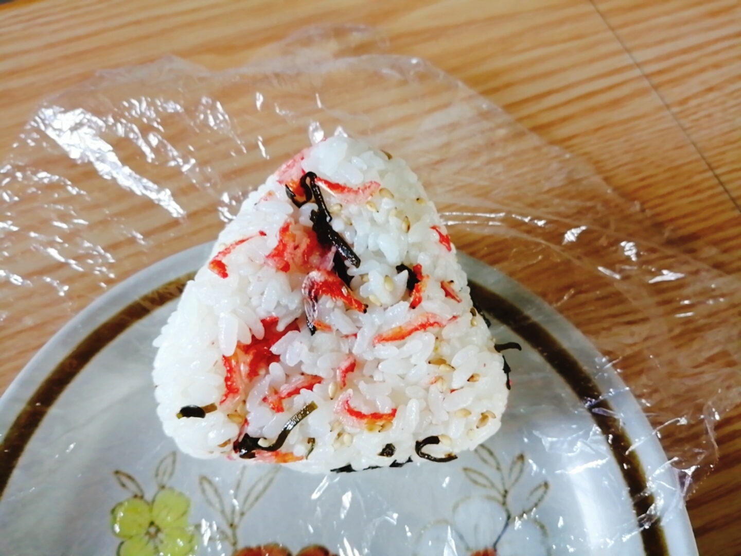 小えびと塩昆布とごまのおにぎり