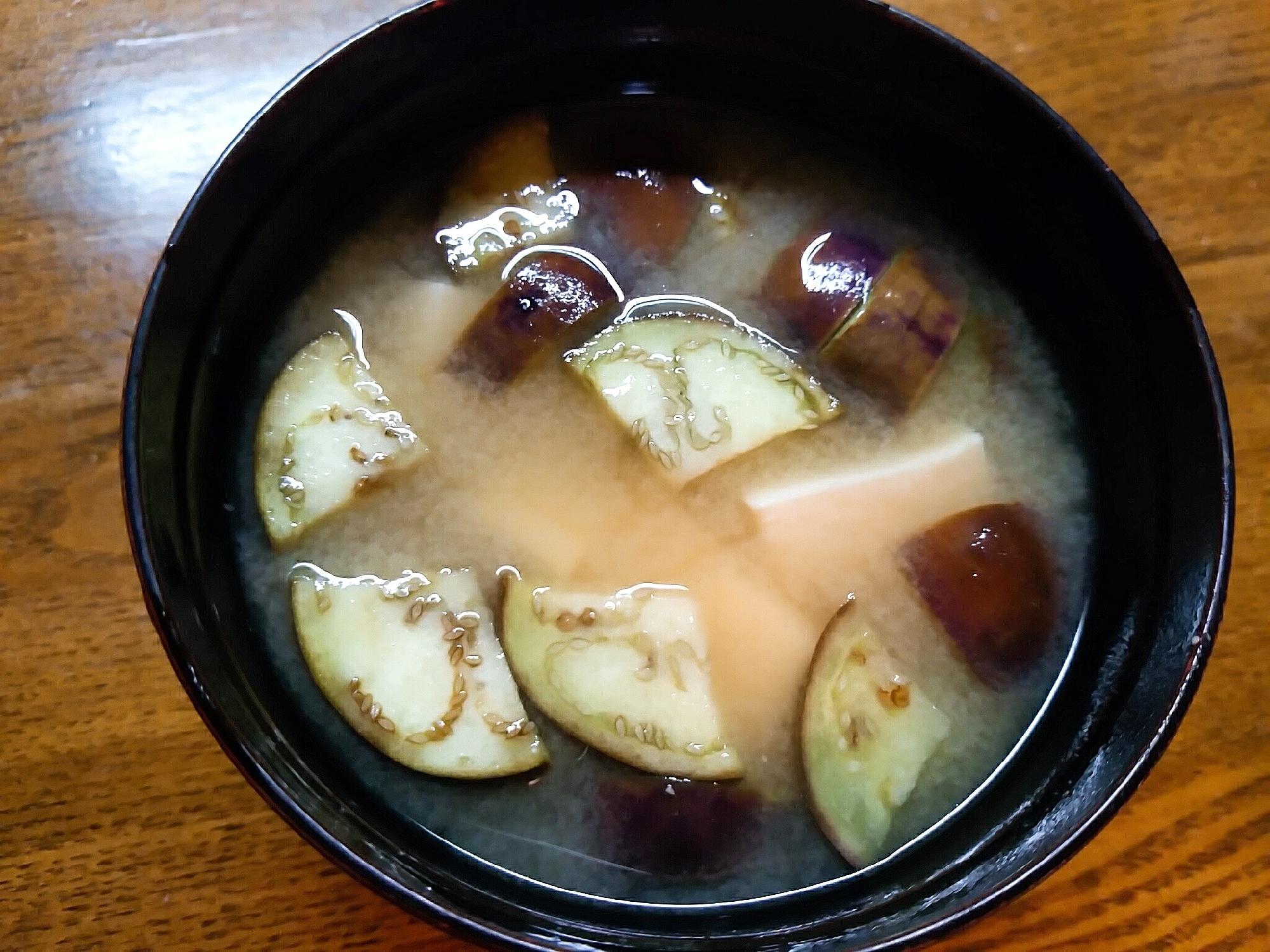 茄子と水切豆腐の味噌汁