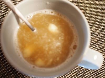 楽天初めていろんなカフェオレを楽しんできたけど、バナナはお初！潰し方が粗くてバッチョイお写真だけど、独特の甘美味♪今度は完熟バナナで作ってみよぉ～と！