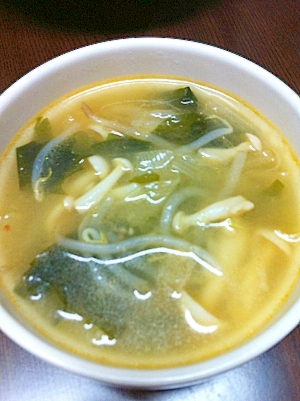 もやしとわかめの韓国風スープ