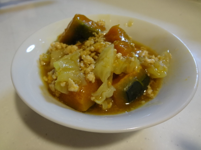 余った野菜とお肉で♪　かぼちゃの甘い煮物