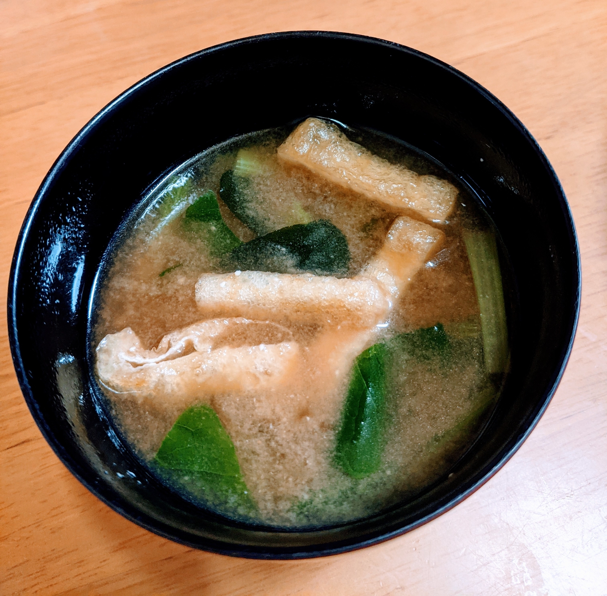 小松菜と油あげとワカメのお味噌汁