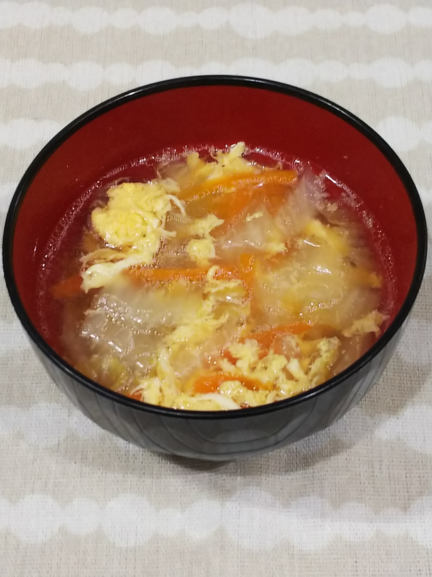 白菜と人参の生姜風味かき玉スープ