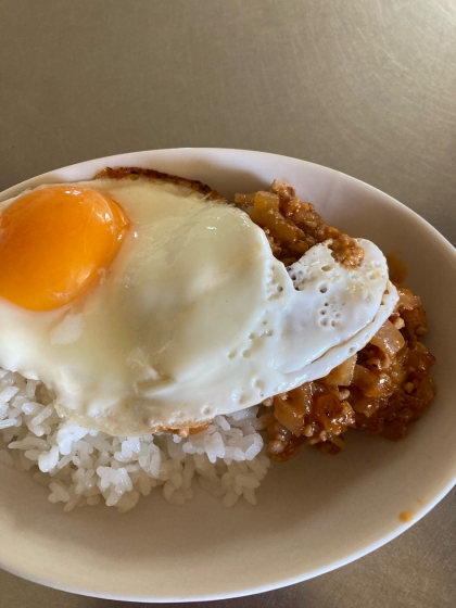 簡単時短！ひき肉ロコモコ丼