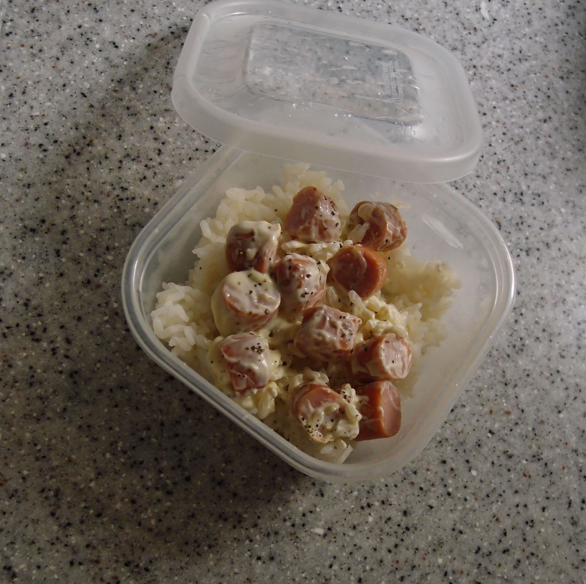 ウィンナーのバジルマヨ炒めのっけご飯