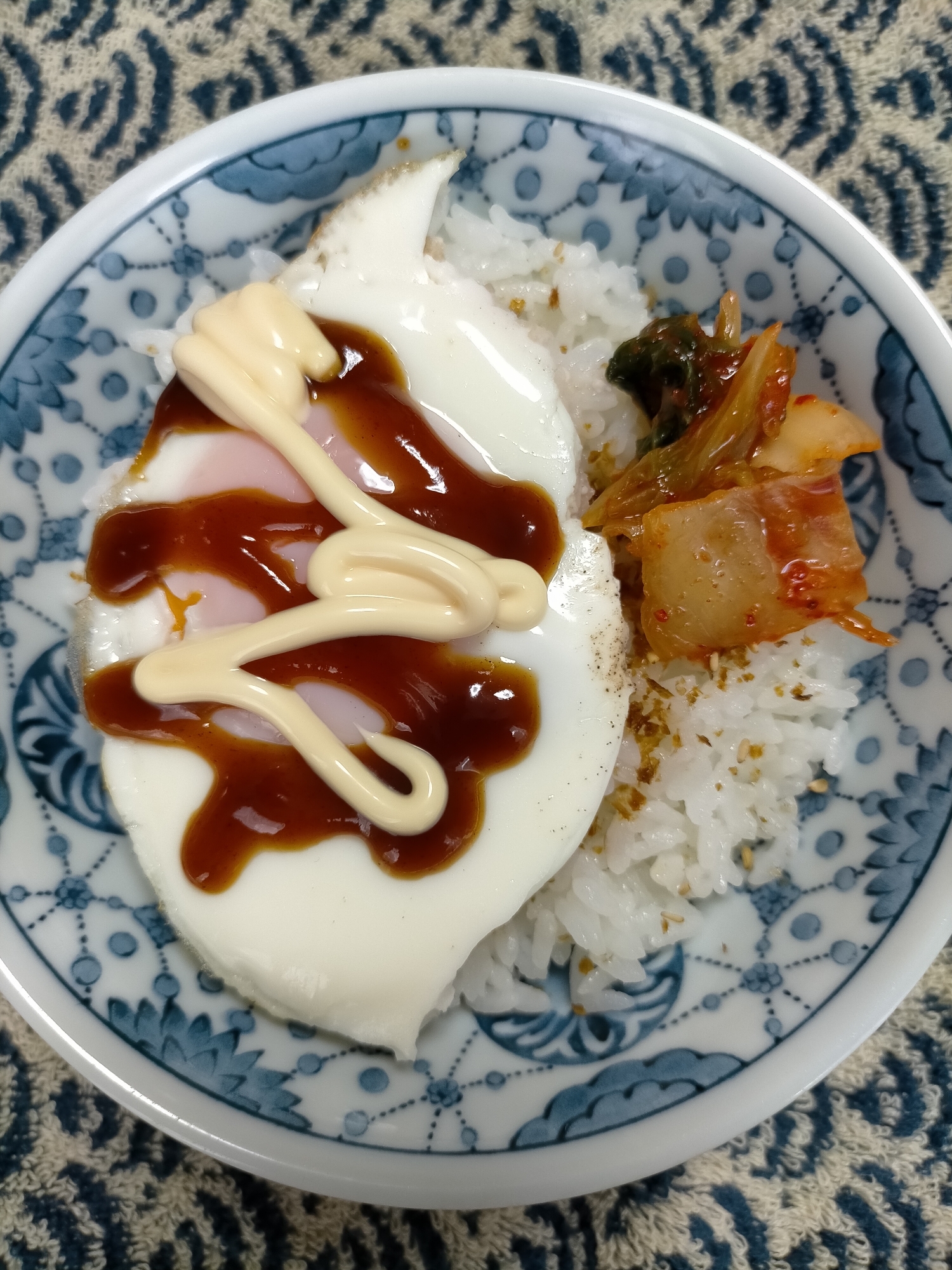目玉焼きキムチ丼