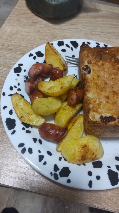 トーストと一緒にランチに、
じゃがいもとウインナーのコンビは子供も喜びますね。