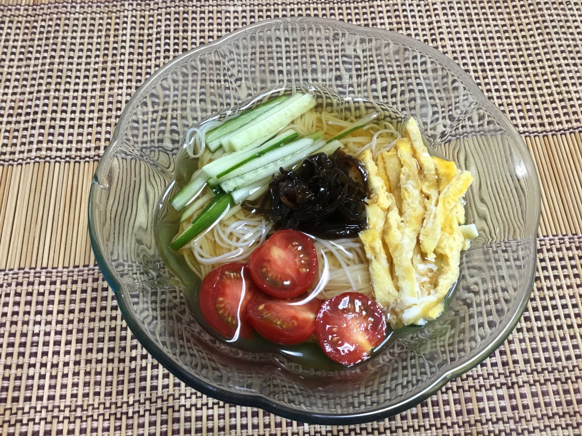 トマトときゅうりと卵焼きのそうめん