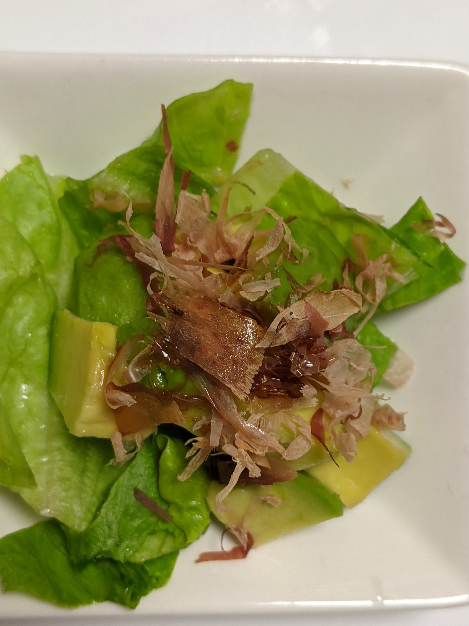 アボカドとレタスのサラダ