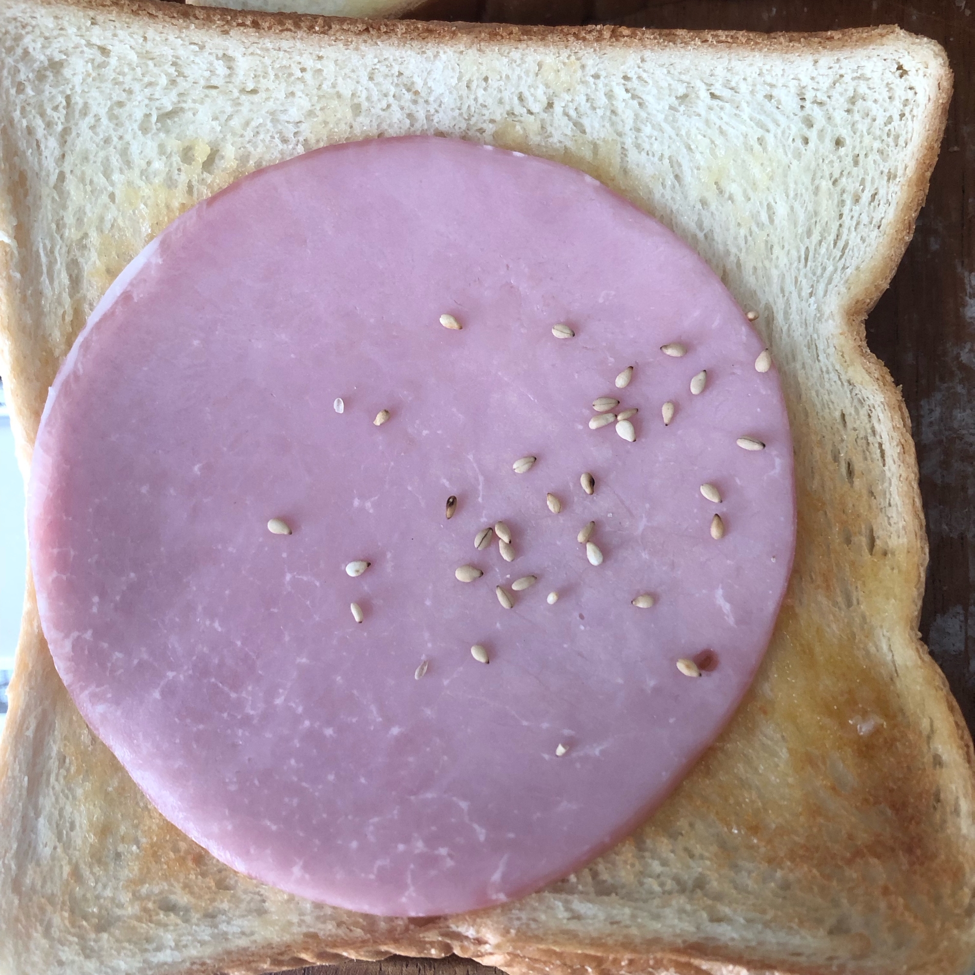 ハムごまのトースト