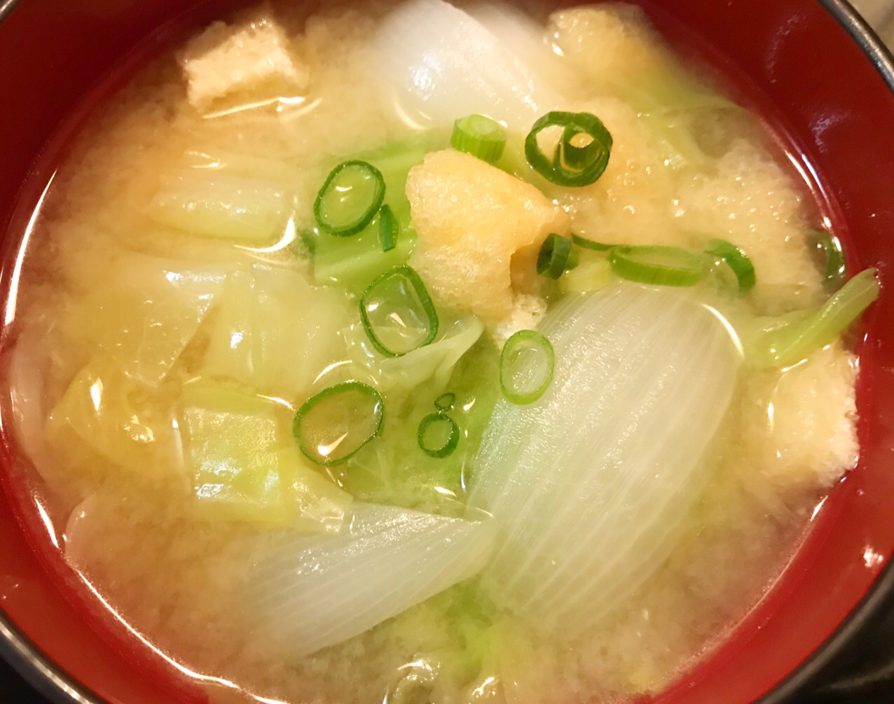 春キャベツと新玉ねぎのお味噌汁♪