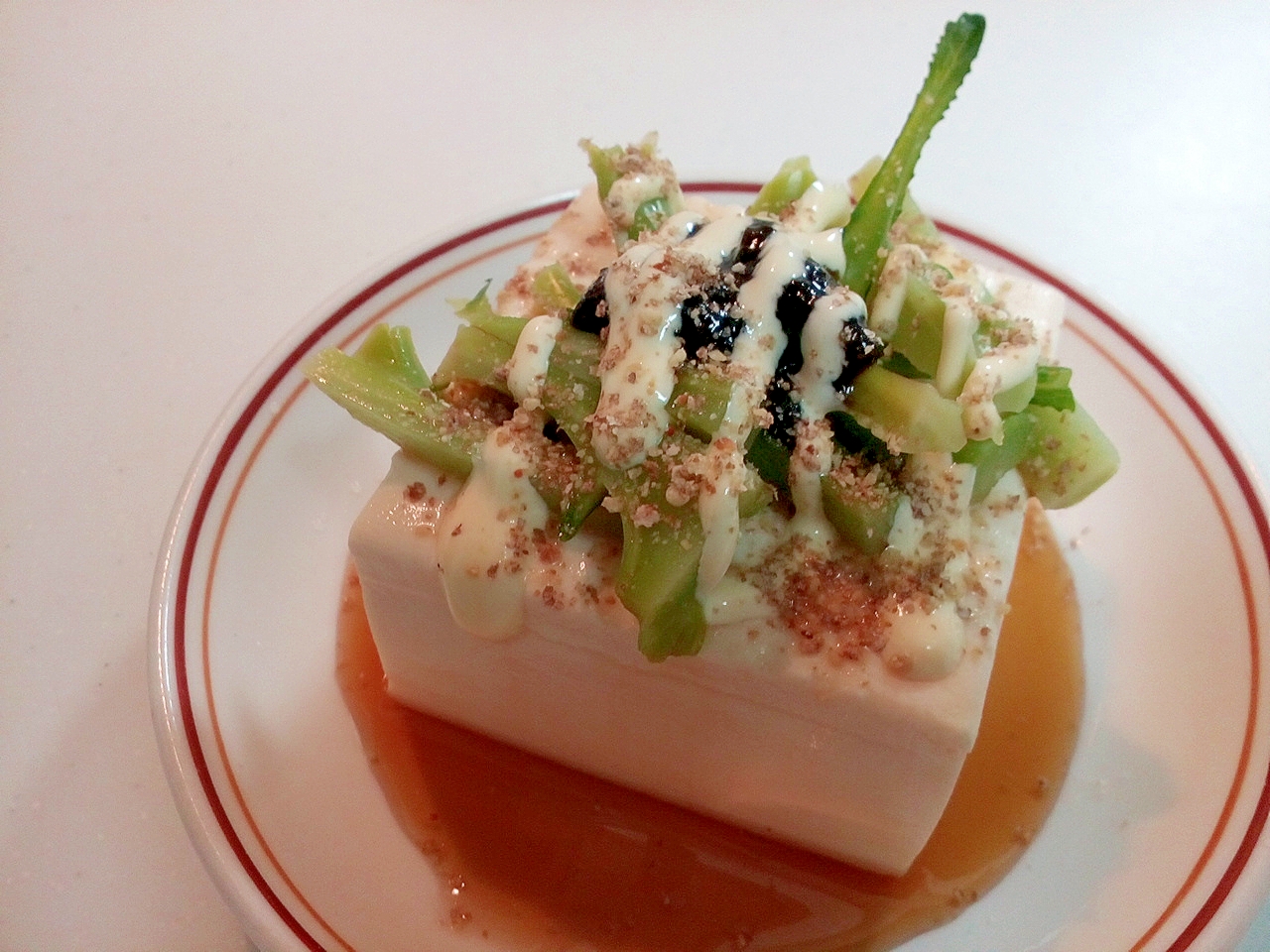 えごま香る　ブロコ芯と海苔の佃煮の冷奴