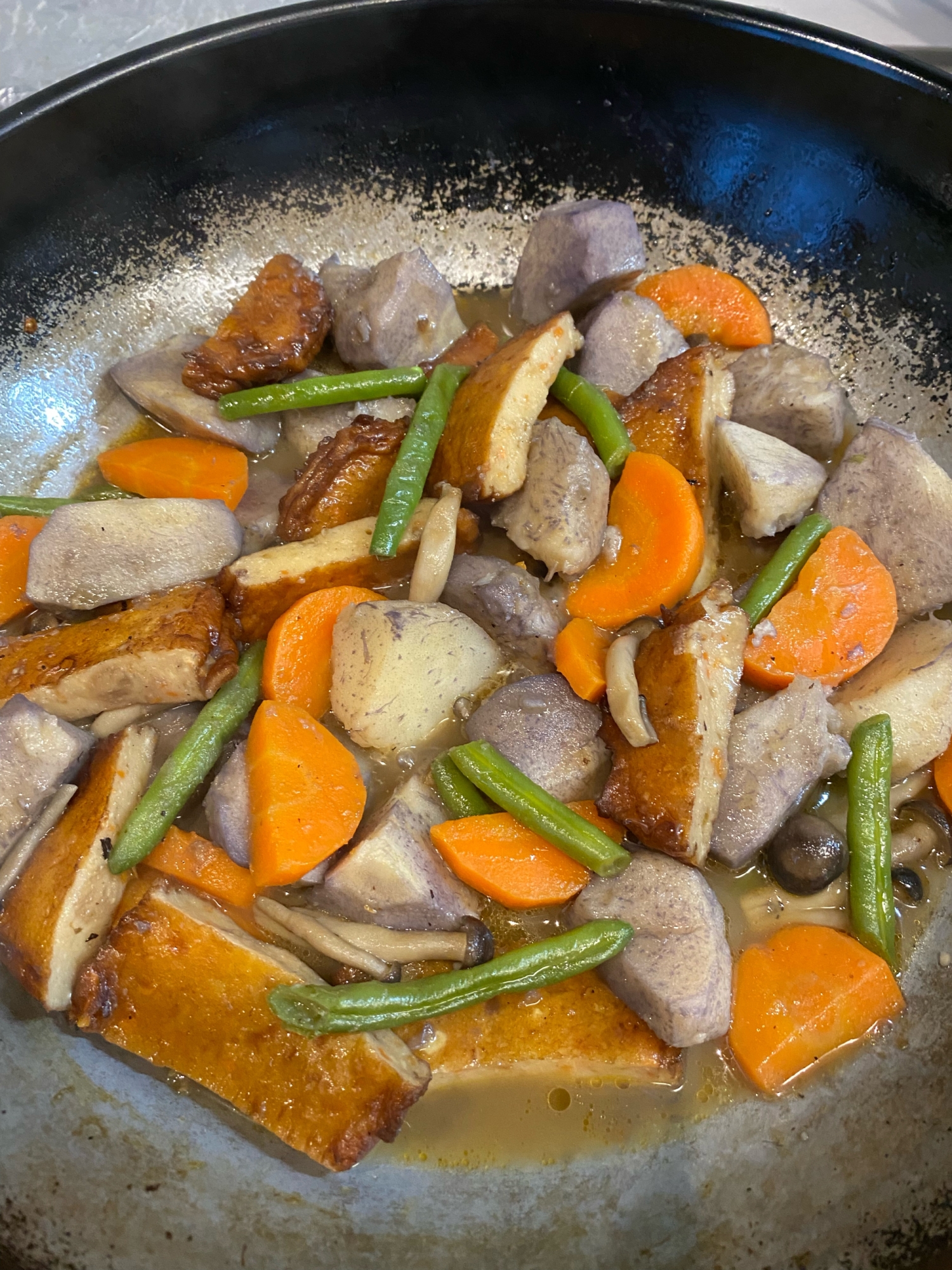 ピリッと美味い❣️里芋とさつま揚げの中華風煮物