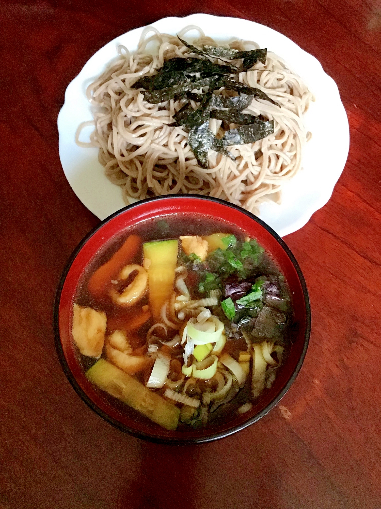 鶏モモとズッキーニの盛り蕎麦。